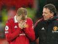 Donny van de Beek forced off in tears as Man Utd star suffers gruesome injury