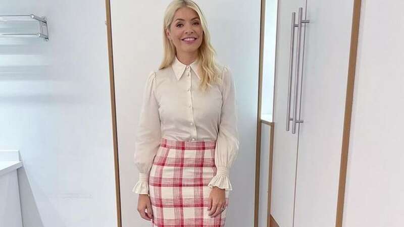 The outfit is perfect for daytime glamour (Image: Instagram/@hollywilloughby)