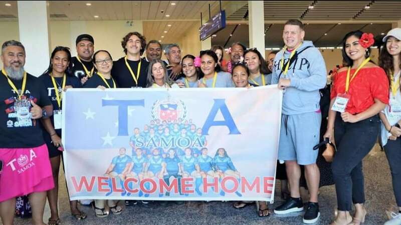 Castleford boss and Samoa assistant Lee Radford, far right, back in Samoa for their World Cup homecoming with fans and one of the players who helped them reach the final, Chanel Harris-Tavita. (Credit: www.facebook.com/rugbyleaguesamoa/photos) (Image: Facebook/rugbyleaguesamoa)