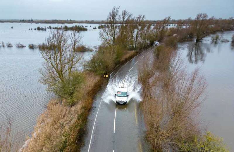 UK weather – Brits hit by flood warnings with rain battering the UK as towns erect barricades to protect homes