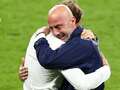 Emotional moment Vialli and Mancini cry and embrace following Euro 2020 win qhiqqhidiqqqprw