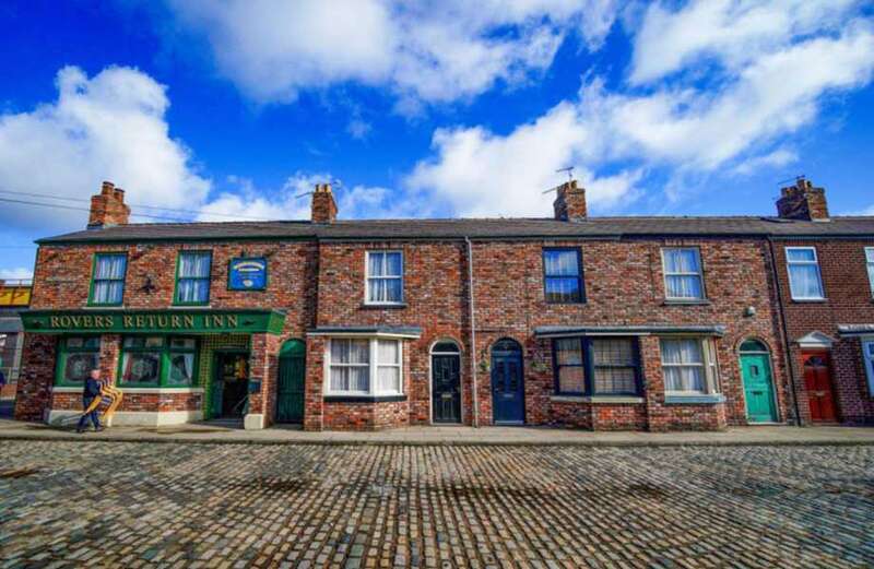 Coronation Street legend leaves fans panicking she's quit soap