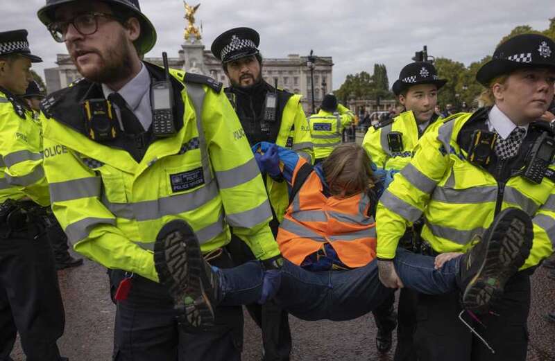 Rishi to hand police new powers to stop eco-groups blocking Britain's roads