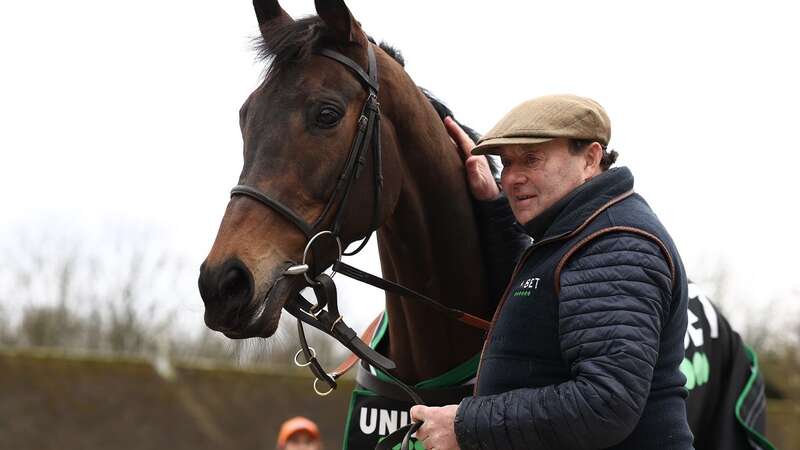 Trainer Nicky Henderson parades Epatante