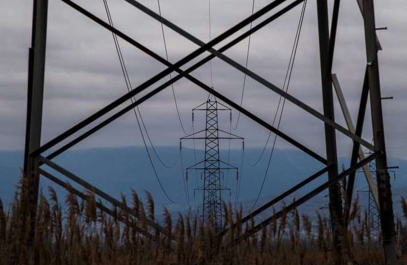 Three major energy suppliers paying you to turn off appliances tonight