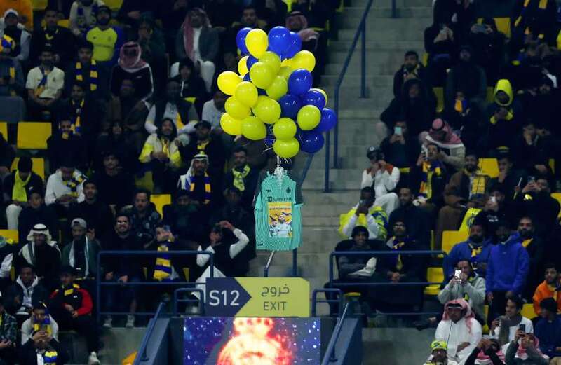 Al Nassr fans release balloons for ex-Arsenal star on Ronaldo’s debut