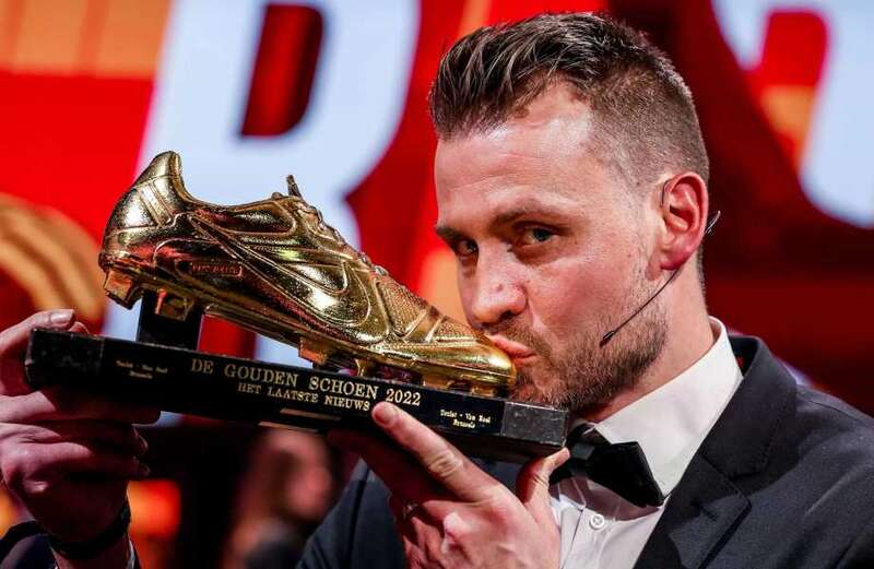 Mignolet becomes first keeper to win prestigious Golden Boot award since 1989