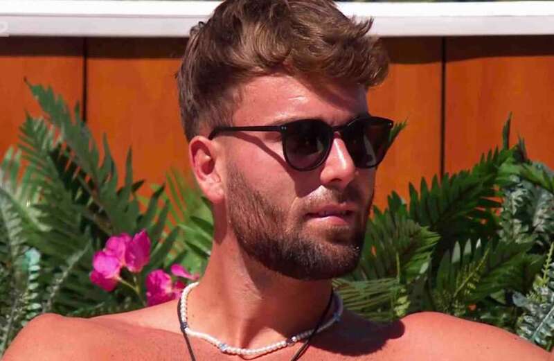 Love Island fans shocked by Tom's unfortunate wardrobe mishap