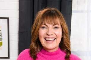 Lorraine Kelly looks slimmer than ever as fans bombard her with messages