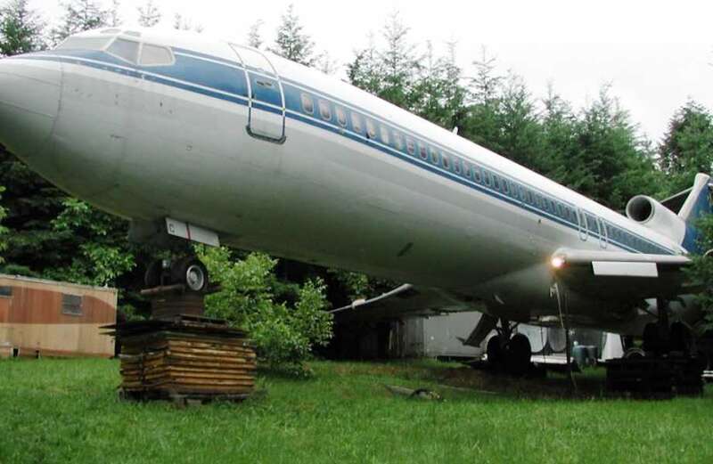 Meet the people who live inside Boeing 727 passenger planes