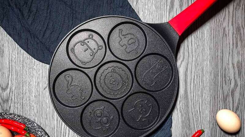 This non-stick pan allows you to create scrumptious, fluffy mini pancakes in seconds