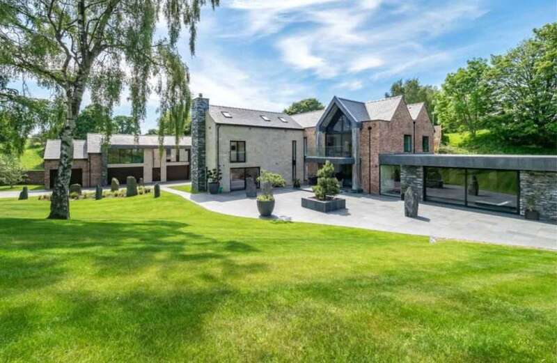 Inside ex Man Utd star Ronaldo’s former £5.5m Cheshire mansion