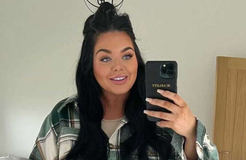 Pregnant Scarlett Moffatt poses with sister who's unrecognisable from Gogglebox