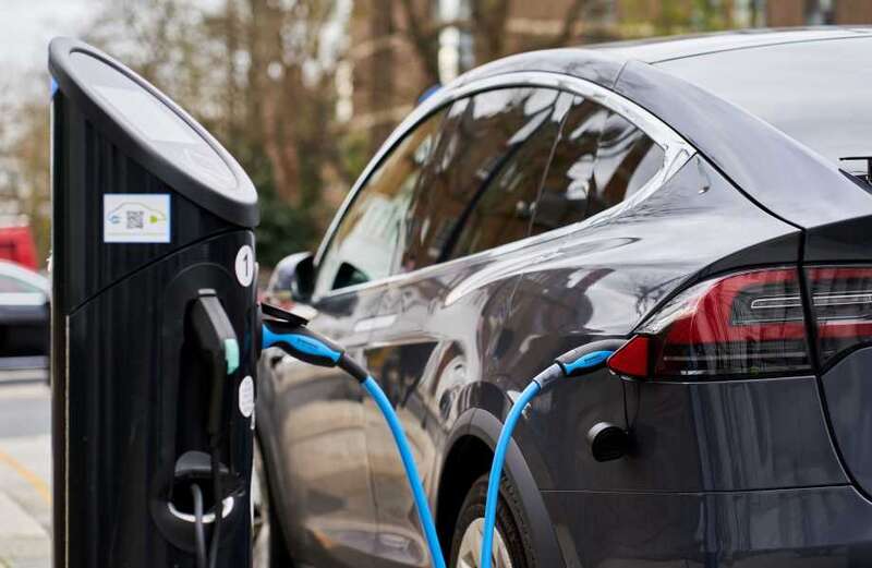 Britain 'is losing race to build electric car revolution to Germany'