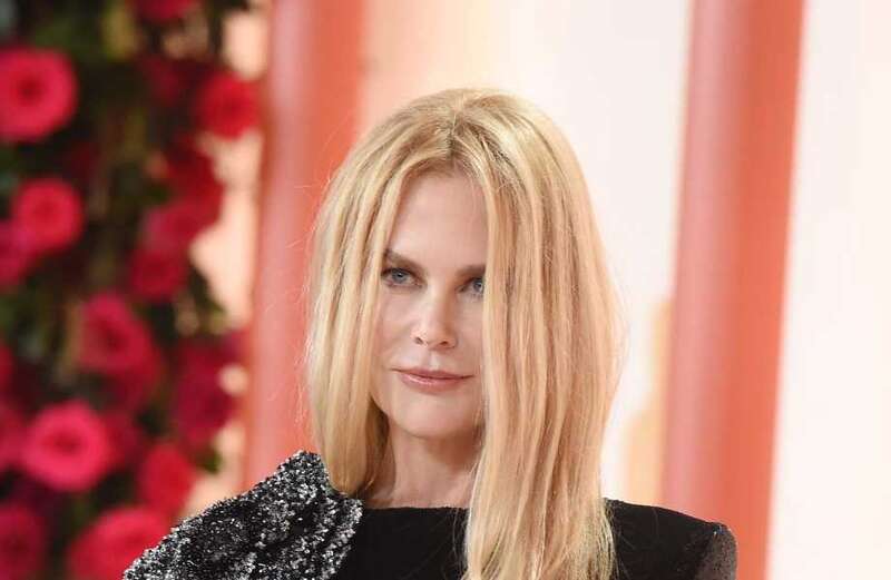 Nicole Kidman concerns fans after bizarre behavior on the Oscars red carpet