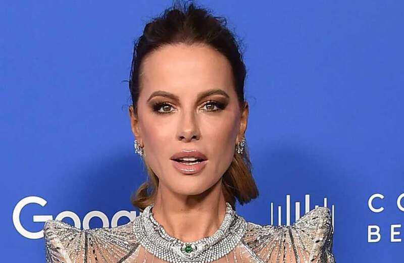 Kate Beckinsale ditches her underwear for very revealing red carpet look