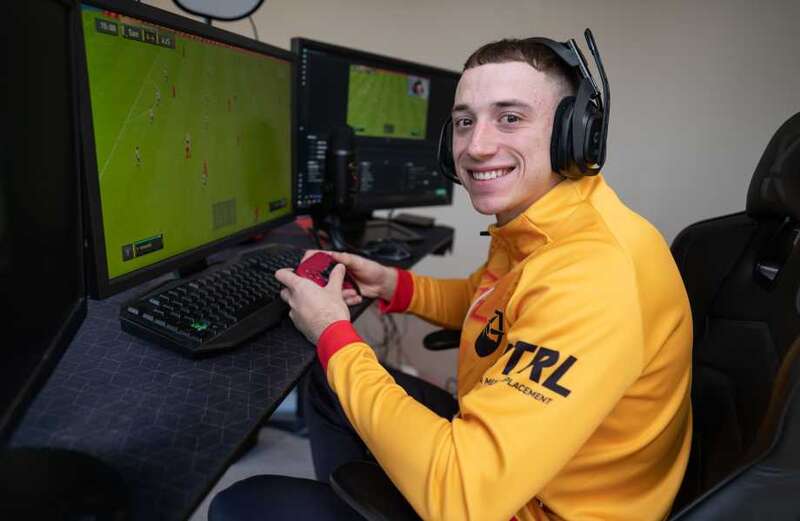 I make £50,000 a year playing Fifa without leaving my room - here's how