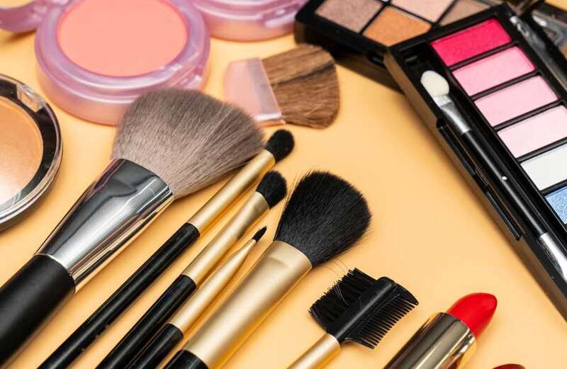 How to clean makeup brushes