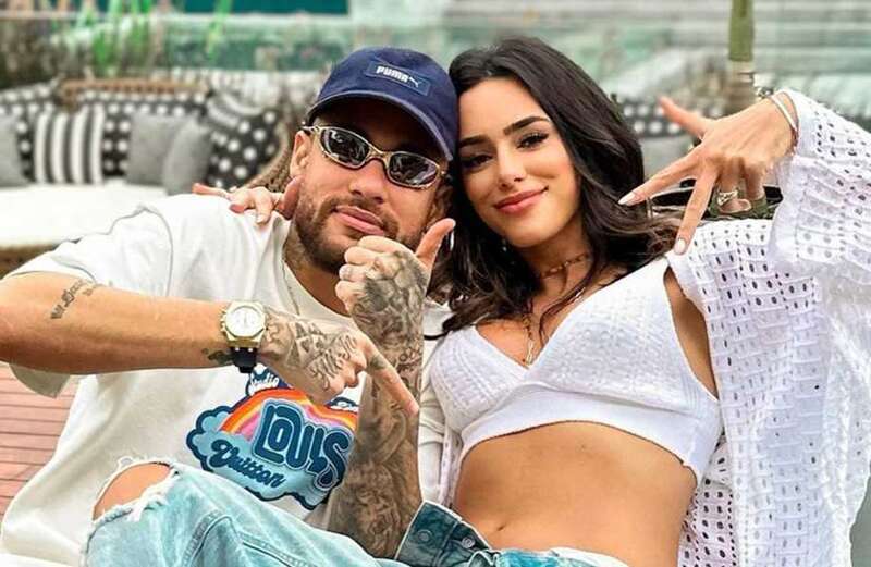 Neymar and stunning model partner Bruna Biancardi announce she is pregnant