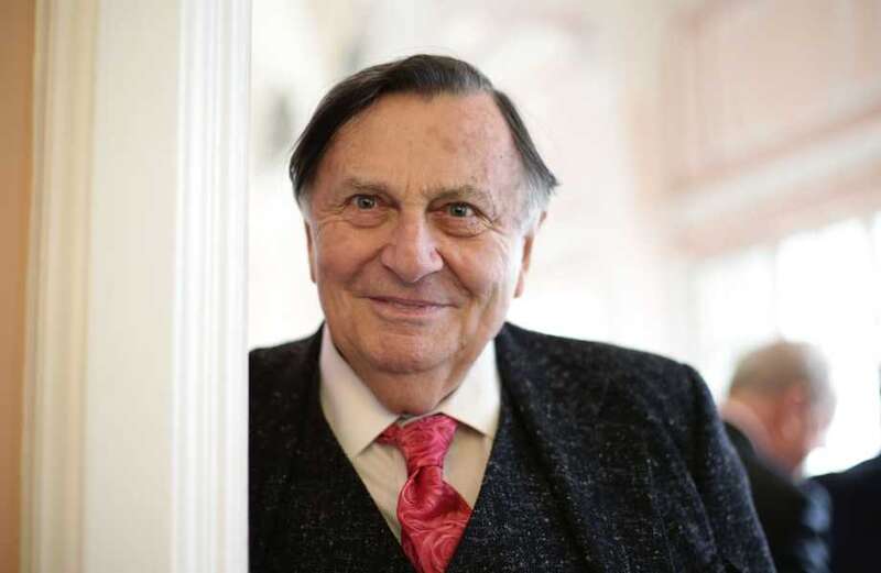 What was Barry Humphries cause of death?