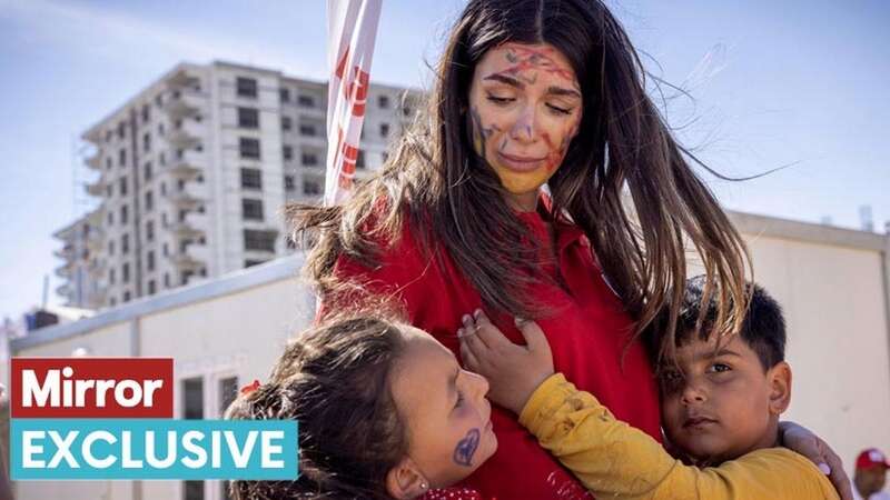 Ekin-Su with young survivors (Image: Rowan Griffiths / Daily Mirror)