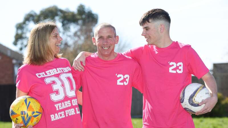 Kevin Lane (centre) with his wife Donna and their son Alex (Image: StuartMartin/CancerResearch/BNPS)