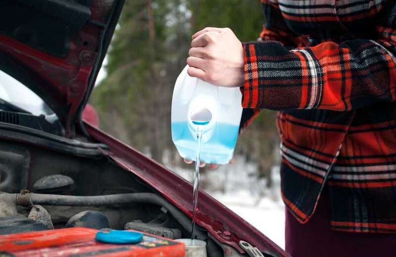 Find out whether it's illegal to not have any windscreen washer fluid