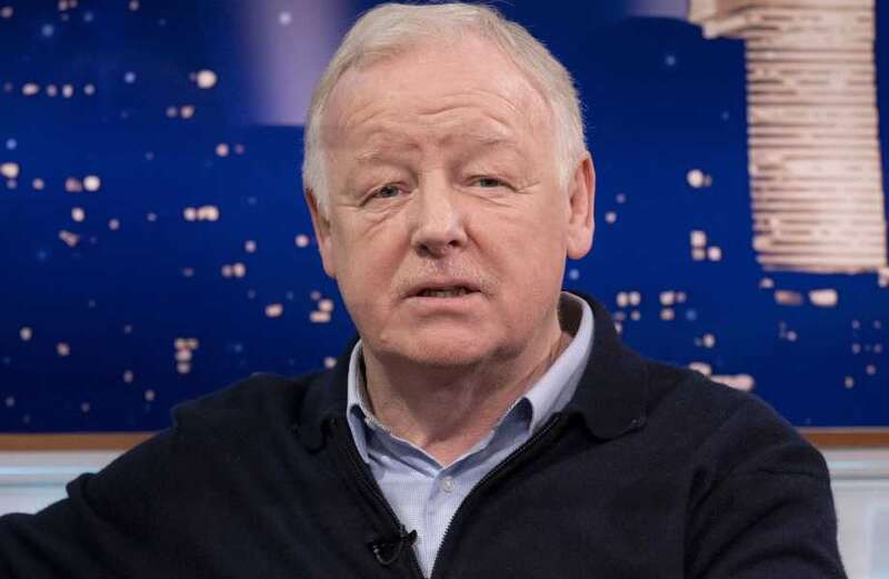 Les Dennis takes savage swipe at ex Amanda Holden after sexy Paris snaps