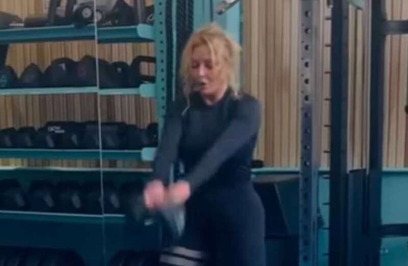 Carol Vorderman shows off incredible curves in matching gym wear set