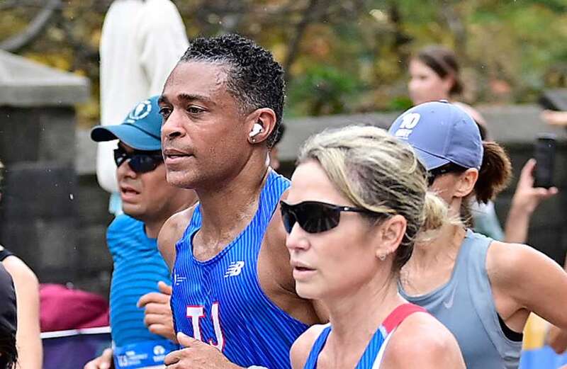 TJ Holmes 'superficially' mirrors Amy Robach's gestures in marathon, expert says