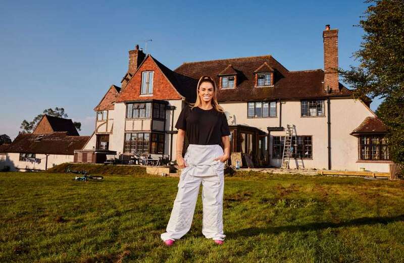 Katie Price enlists ghost hunters to Mucky Mansion after spooky goings-on