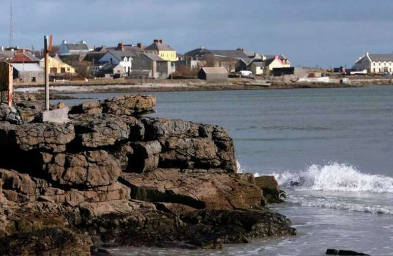 The Irish island with stunning beaches, boat tours and room stays from €34