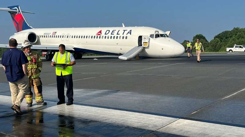 Plane with over 100 people onboard dramatically lands without its landing gear