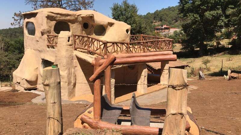 The Flintstones home in Maxamitla, Mexico (Image: Jam Press/@RDeCMazamitla)