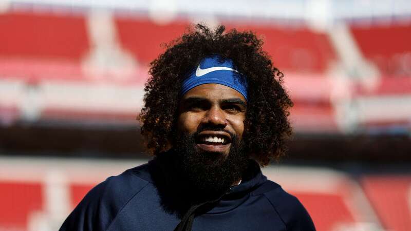 Ex-Cowboys running back Ezekiel Elliott warms up prior to a game