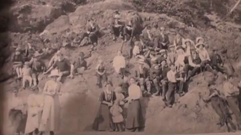 This photo was taken in Canada in 1917 (Image: Youtube)