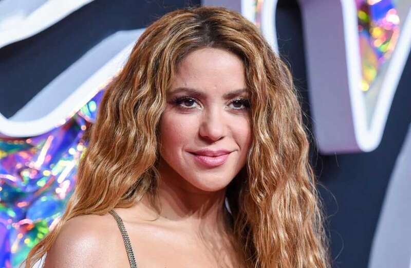 Shakira flaunts curves in dangerously low backless dress at MTV VMAs