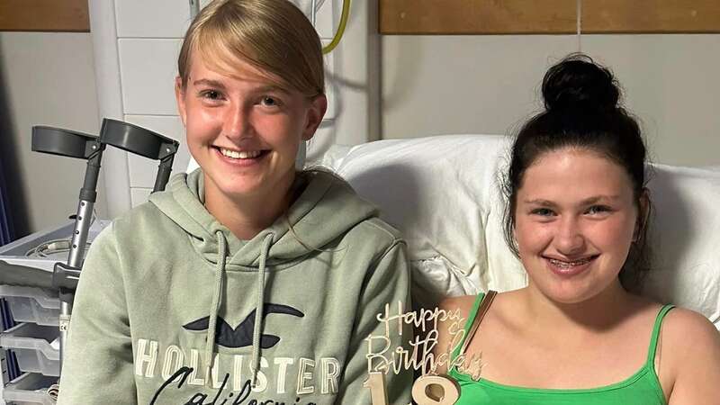 Amber Thomson (L) visited her twin sister Iona (R) in hospital on their 18th birthday (Image: Daily Record)