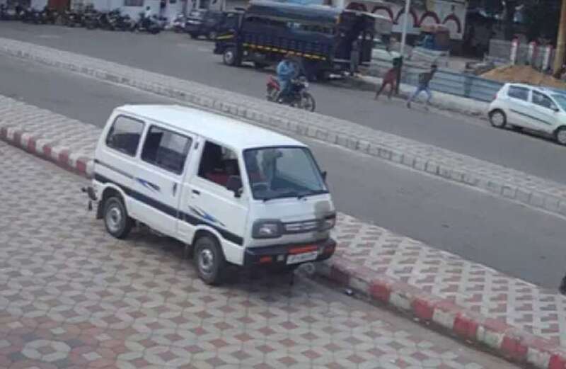 Slapstick moment prisoners flee unlocked van when cops 'stopped for a cuppa'