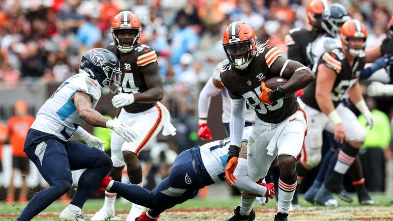 David Njoku runs the ball against the Tennessee Titans