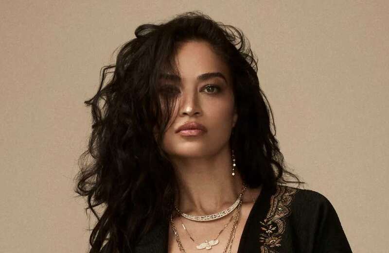 Shanina Shaik wows in revealing open black robe as she models jewellery