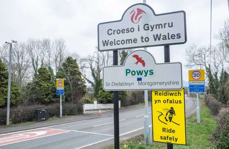 Fury as professor slams Welsh-language road signs as 'potentially dangerous'