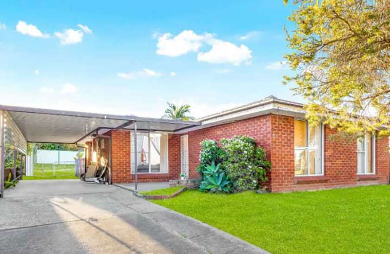 Idyllic looking house sells for £500k - but the entire roof is missing