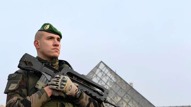 The Louvre museum and underground shopping area is closed due to a threat (Image: AFP via Getty Images)