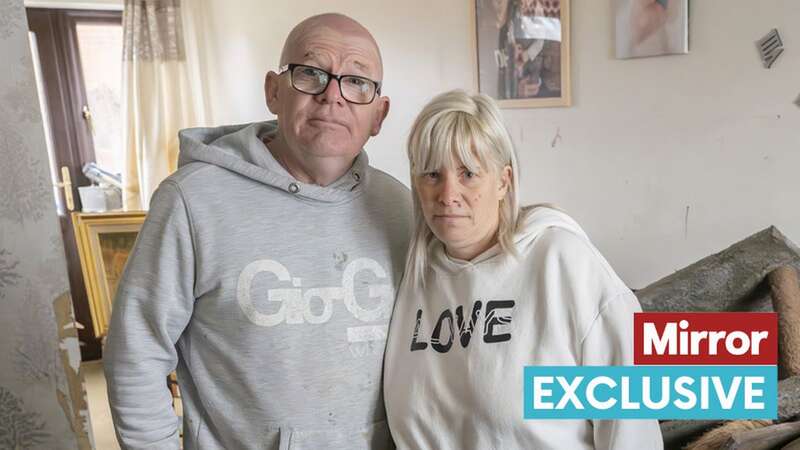 Dave and Lynsey in their home (Image: Andy Stenning/Daily Mirror)