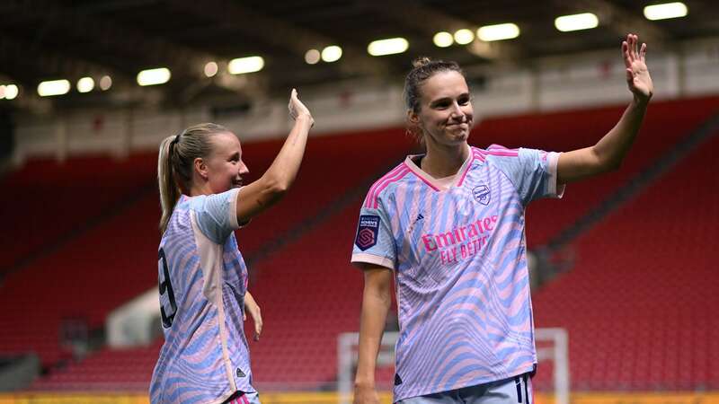 Beth Mead and Vivianne Miedema of Arsenal acknowledge the fans after the Barclays Women´s Super League match between Bristol City and Arsenal (Image: Photo by Alex Burstow/Arsenal FC via Getty Images)