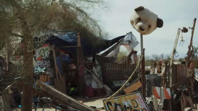 Man spends two weeks living in lawless off-grid desert community Slab City