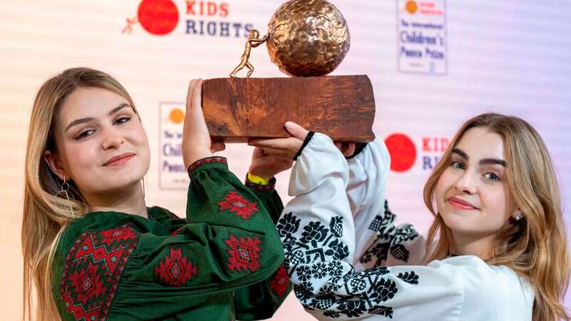 Anastasiia Feskova and Sofiia with their peace prize (Image: JERRY LAMPEN)