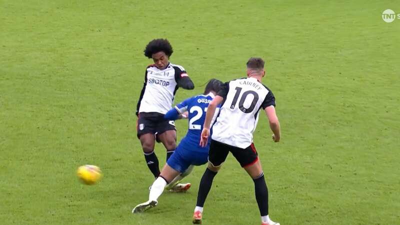 Referee mocked by Specsavers after Chelsea