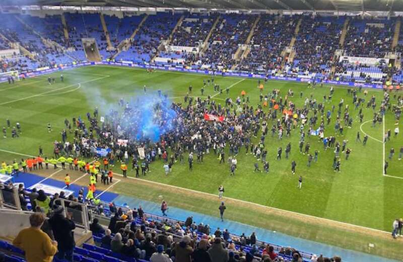 Reading vs Port Vale abandoned after pitch invasion as EFL release statement